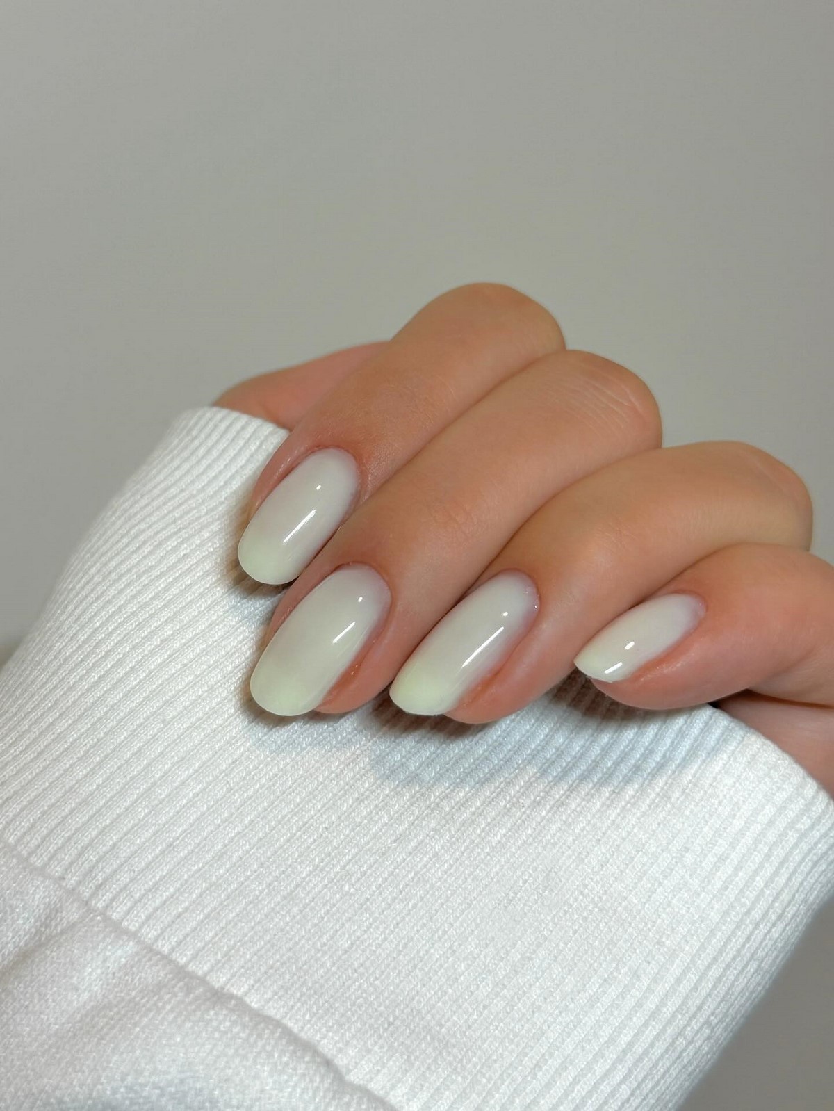 Эти весенние оттенки делают руки ухоженными без дизайна