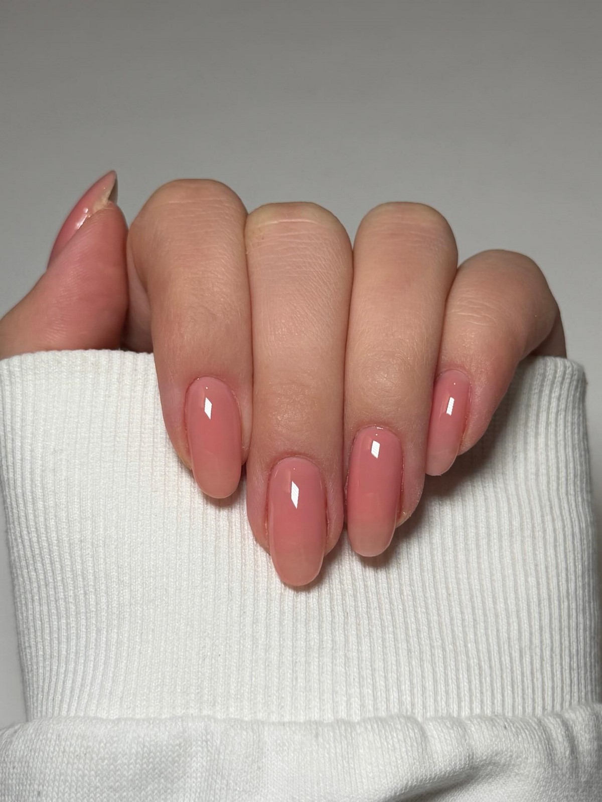 Эти весенние оттенки делают руки ухоженными без дизайна