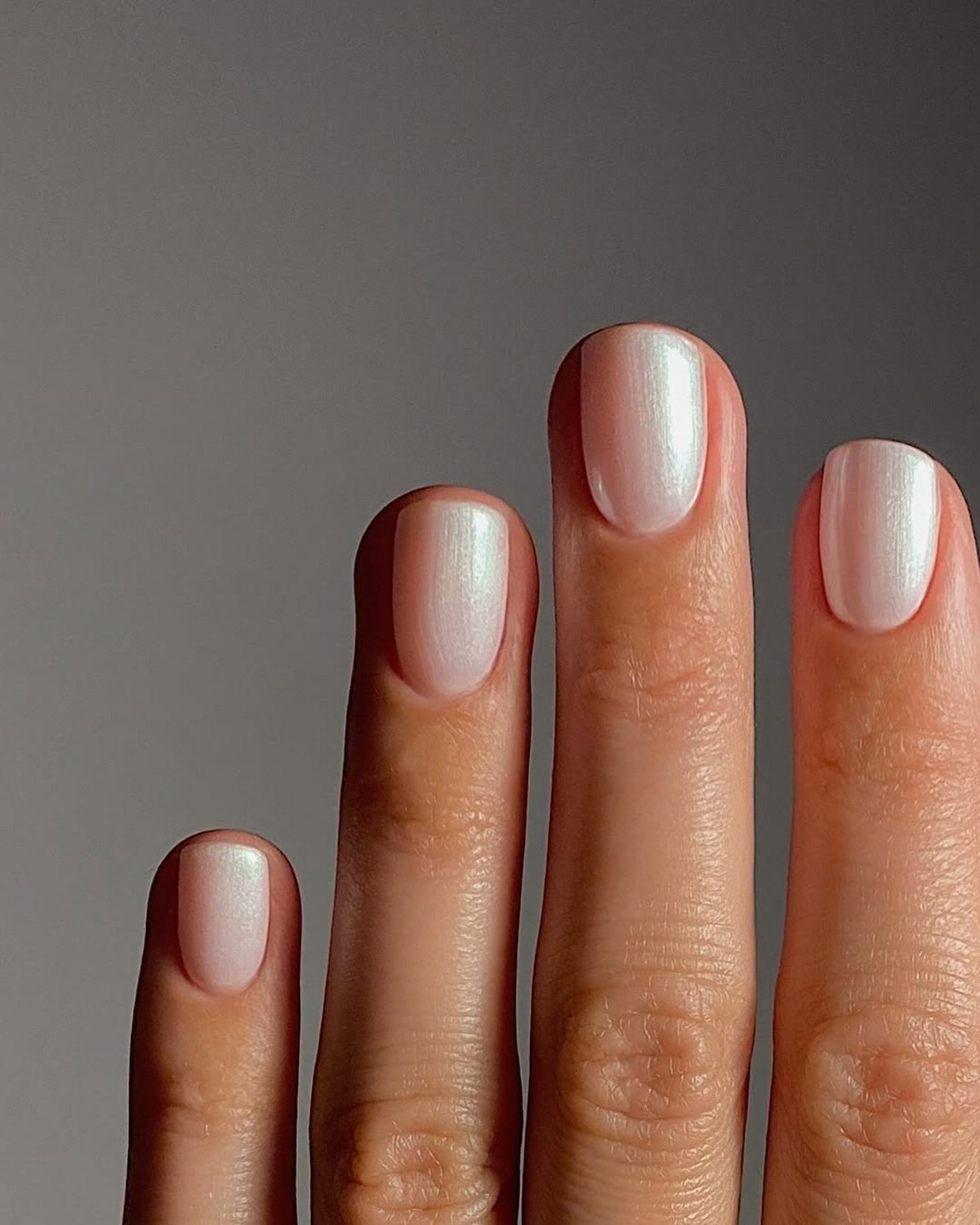 Эти весенние оттенки делают руки ухоженными без дизайна