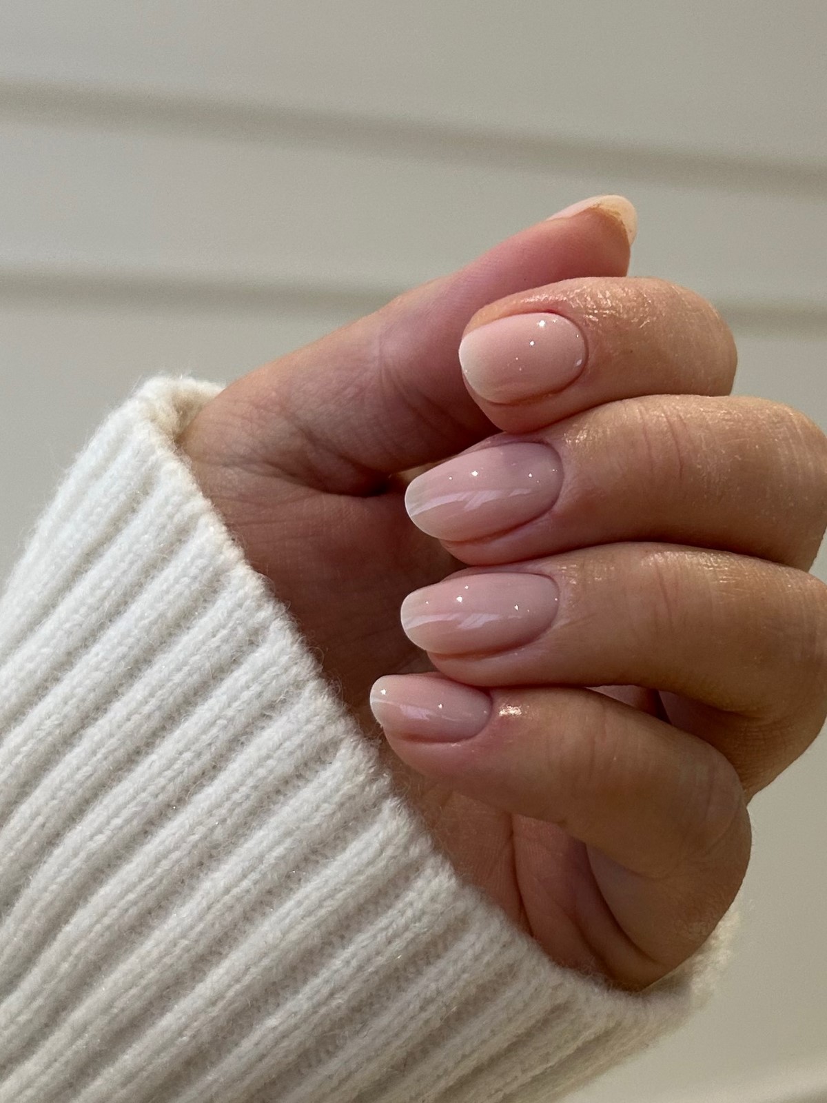 Эти весенние оттенки делают руки ухоженными без дизайна