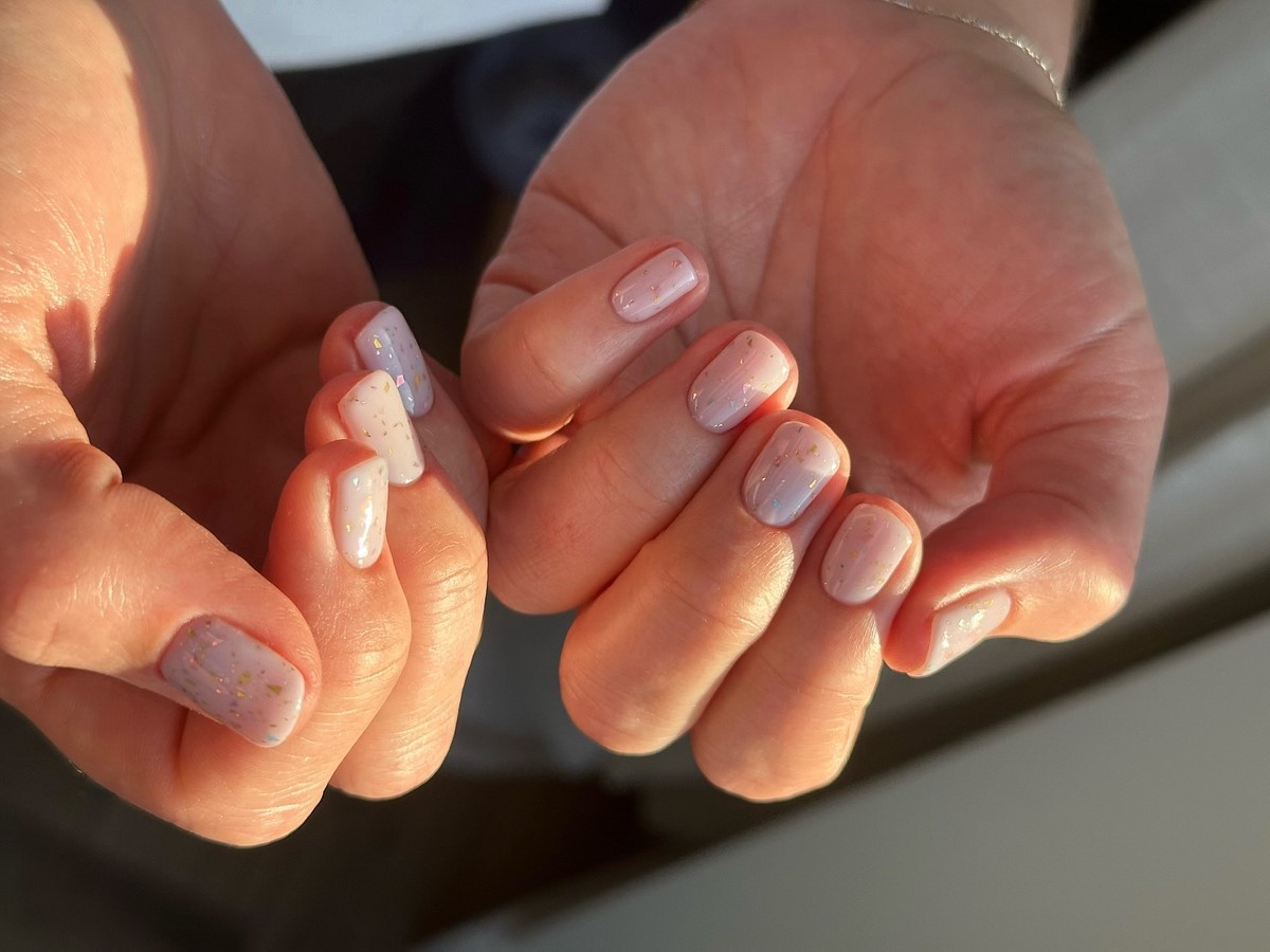 Эти весенние оттенки выглядят дороже и освежают руки