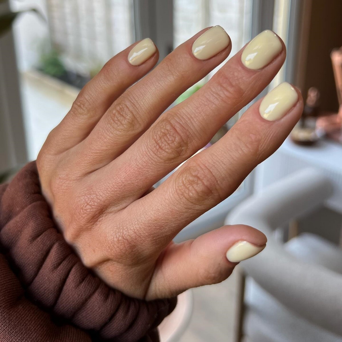 Эти весенние оттенки выглядят дороже и освежают руки