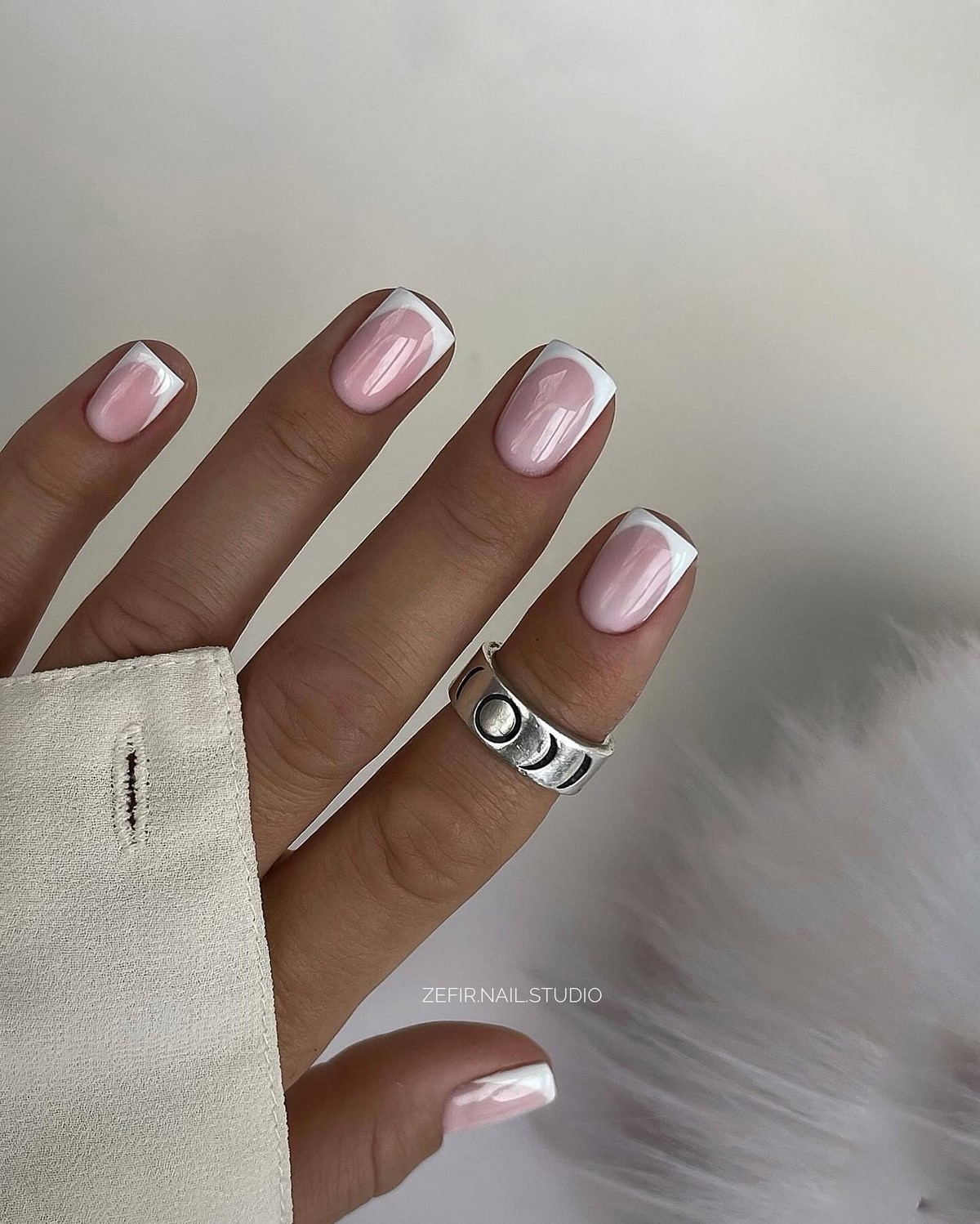 Весенний френч: 7 обновлений, которые делают его дороже