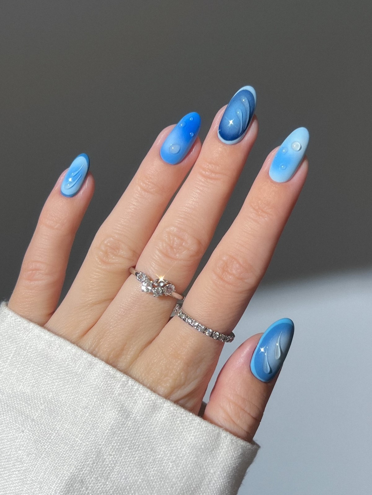 Нежный весенний градиент, который выглядит аккуратно и современно