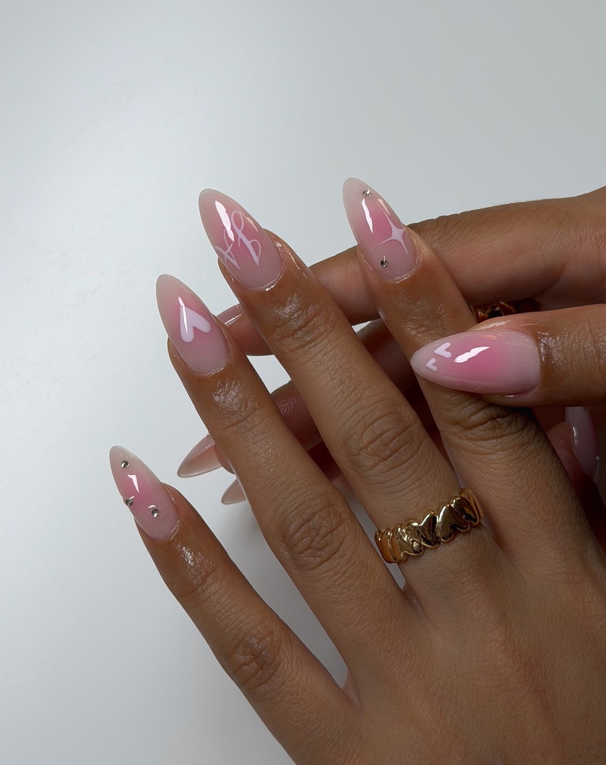 Нежный весенний градиент, который выглядит аккуратно и современно