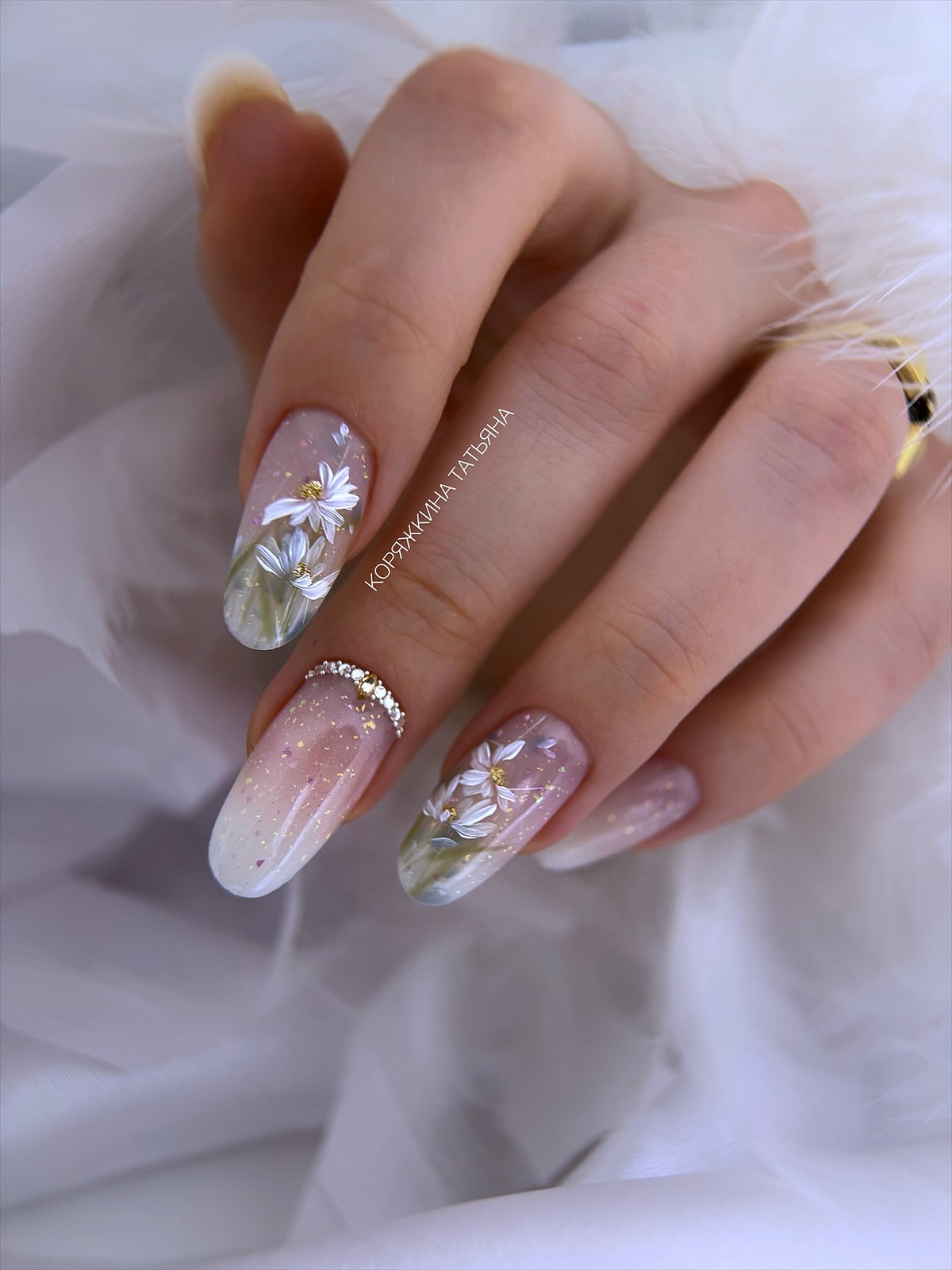 Нежный весенний градиент, который выглядит аккуратно и современно