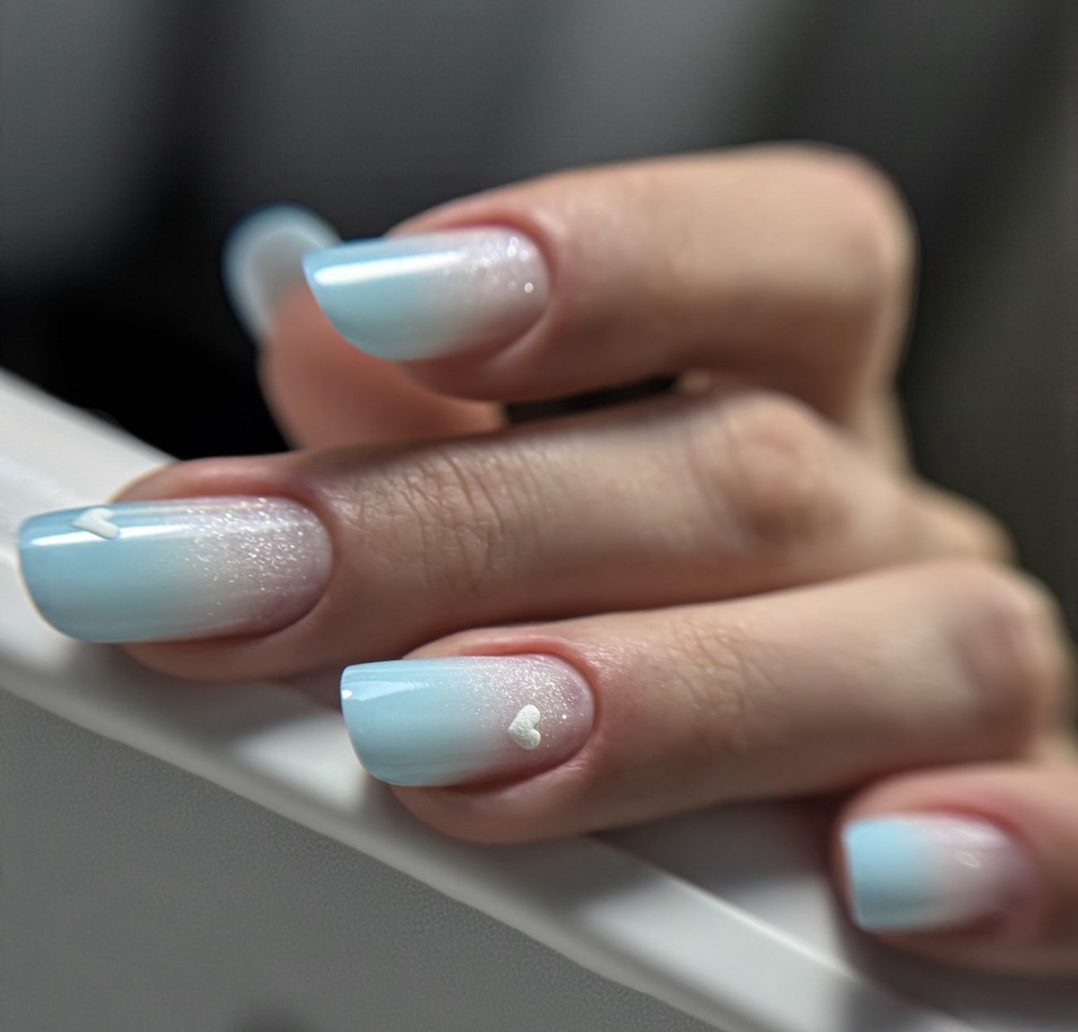 Нежный весенний градиент, который выглядит аккуратно и современно