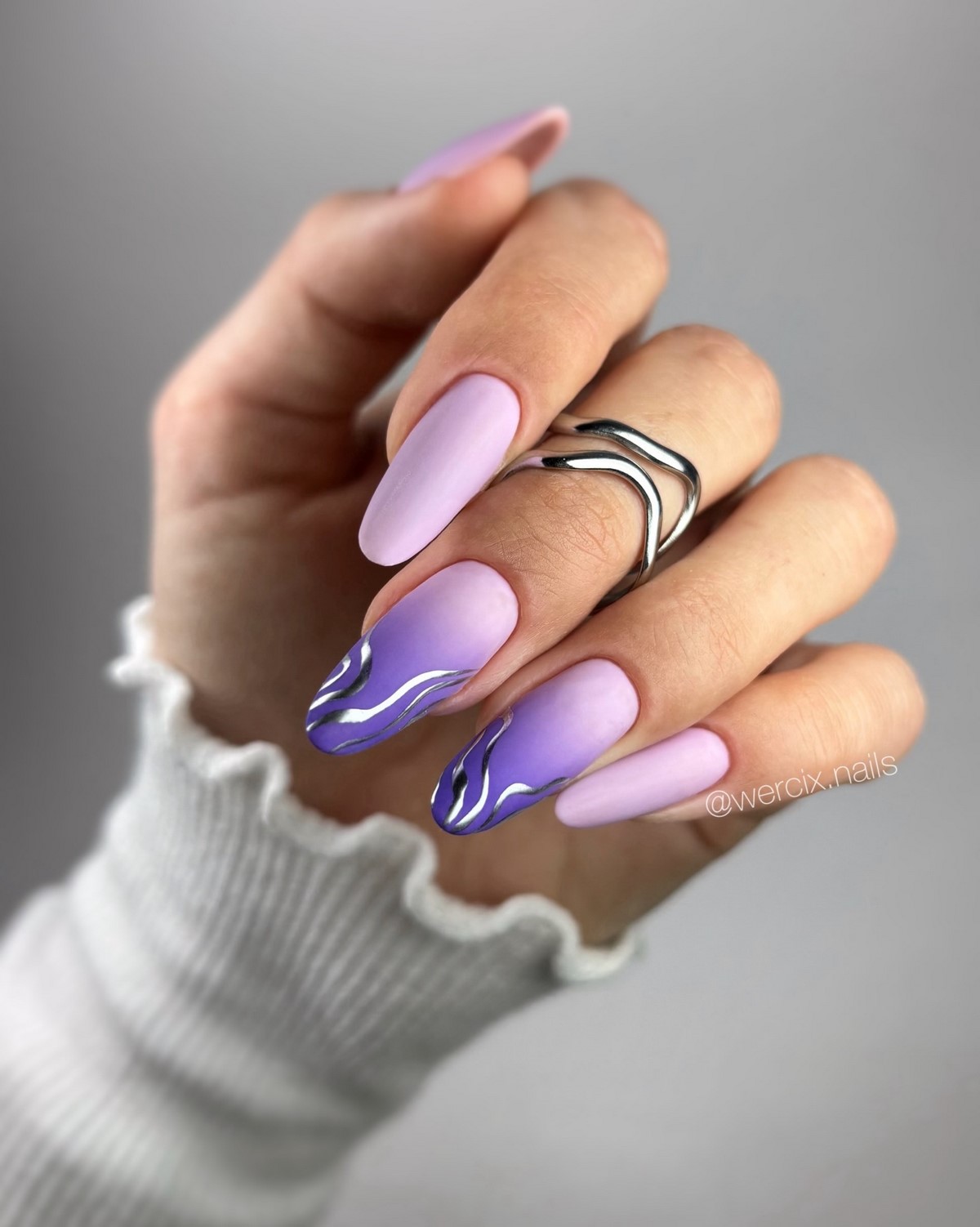 Нежный весенний градиент, который выглядит аккуратно и современно