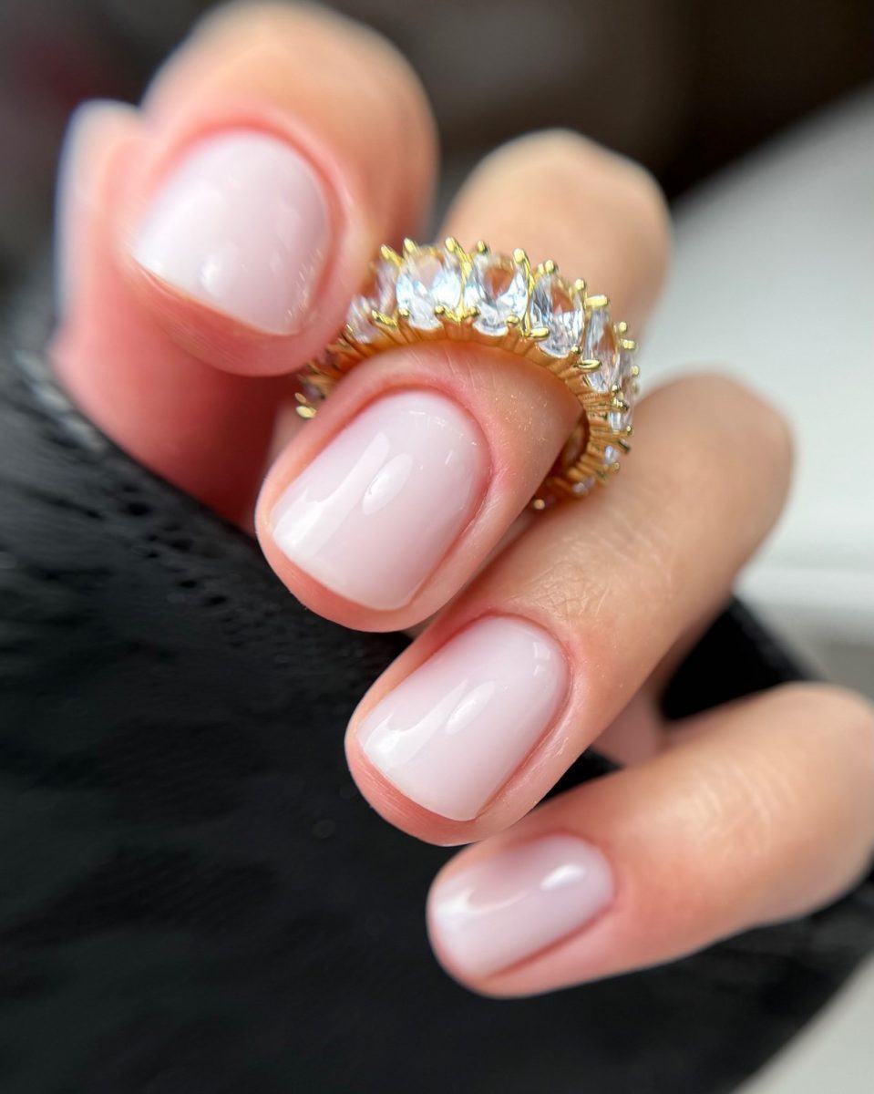 Короткие ногти на апрель: дорогие и аккуратные цвета