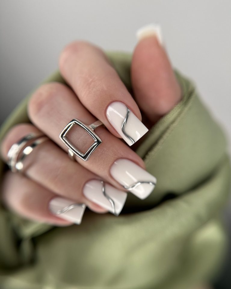 Маникюр с тонкой линией: минималистичный тренд весны 2026