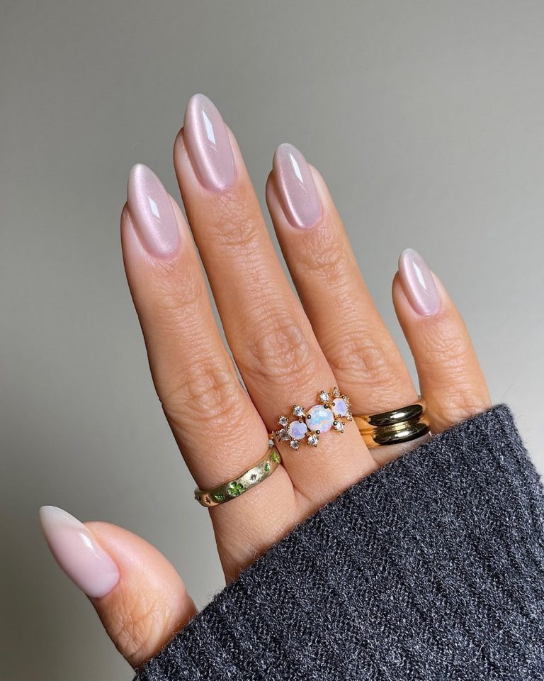 Маникюр с влажным эффектом: сияние, которое притягивает взгляд