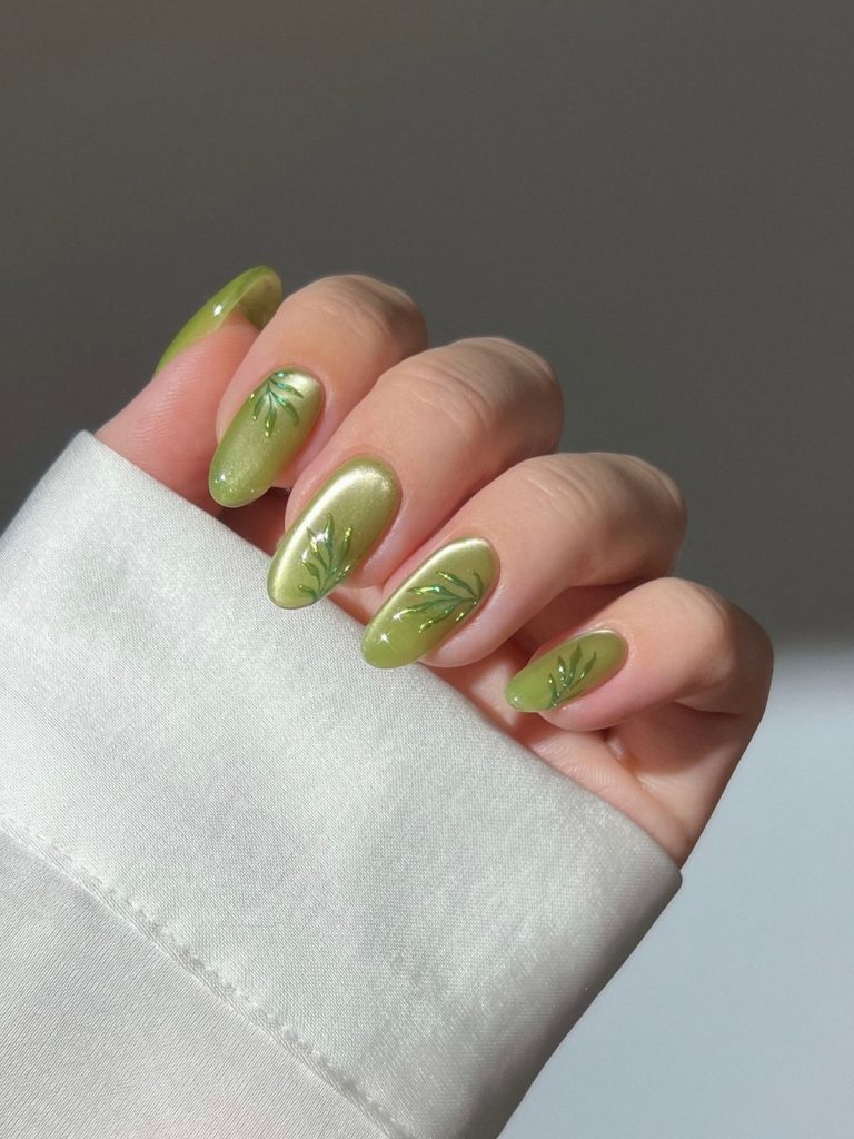 Зеленый маникюр апреля 2026: оттенки, которые захватили тренды