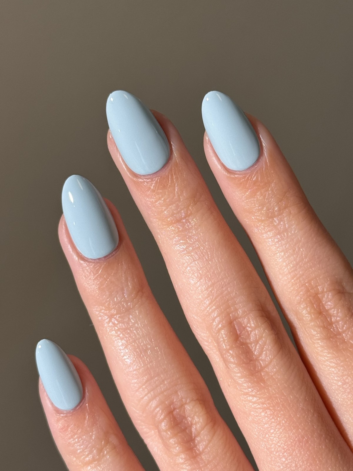 Голубой маникюр весна 2026: самый заметный тренд сезона