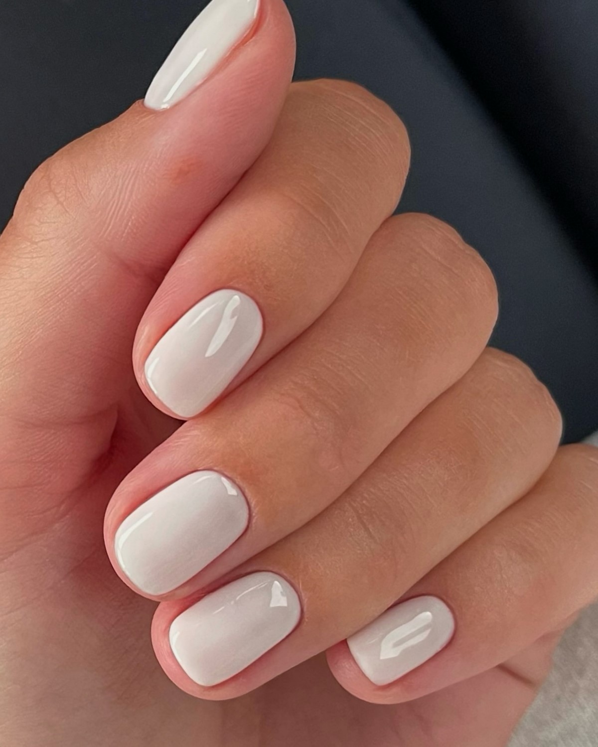 Короткие ногти на апрель: дорогие и аккуратные цвета