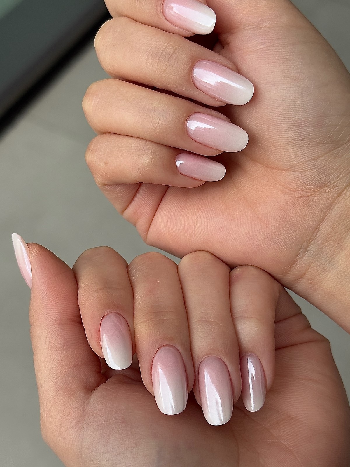 Нежный маникюр без дизайна: оттенки, которые выглядят аккуратно и стильно