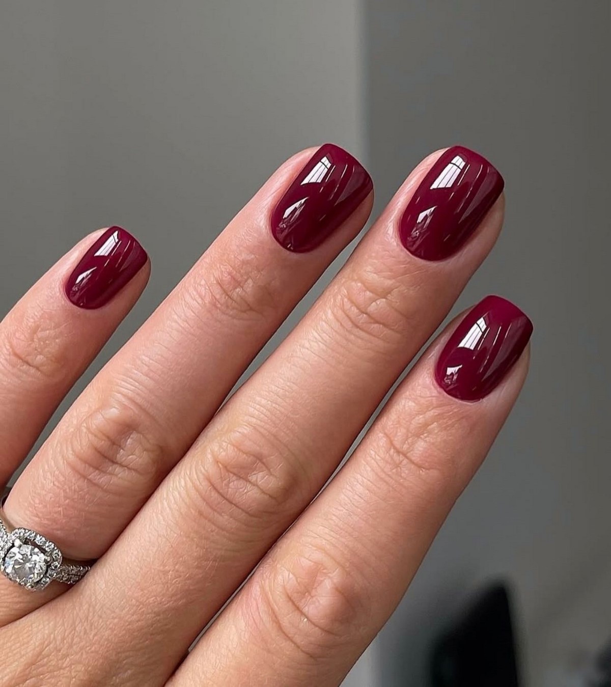 Короткие ногти на апрель: дорогие и аккуратные цвета