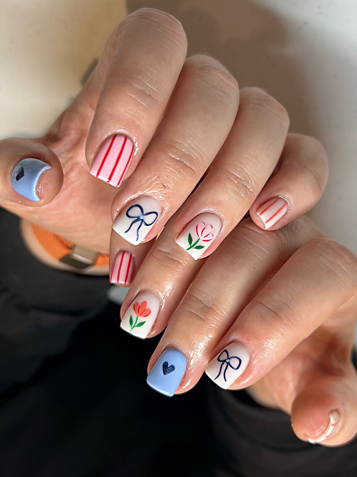 Дофаминовый маникюр весной 2026: взрыв цвета на ваших ногтях