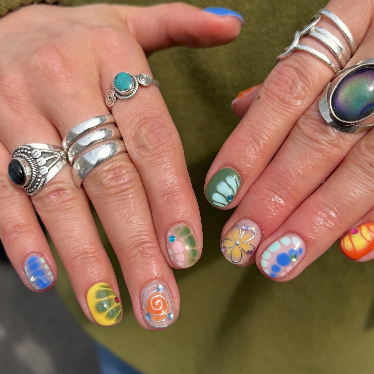 Маникюр апрель 2026: 7 оттенков, которые диктуют стиль