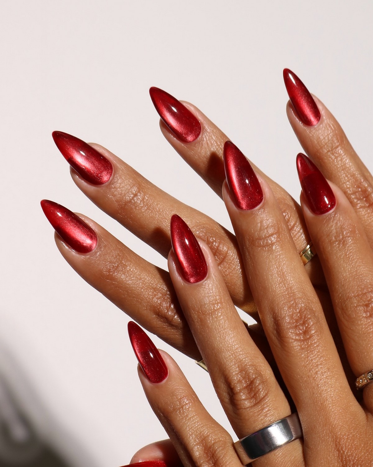 Маникюр с эффектом стекла: секрет дорогого вида