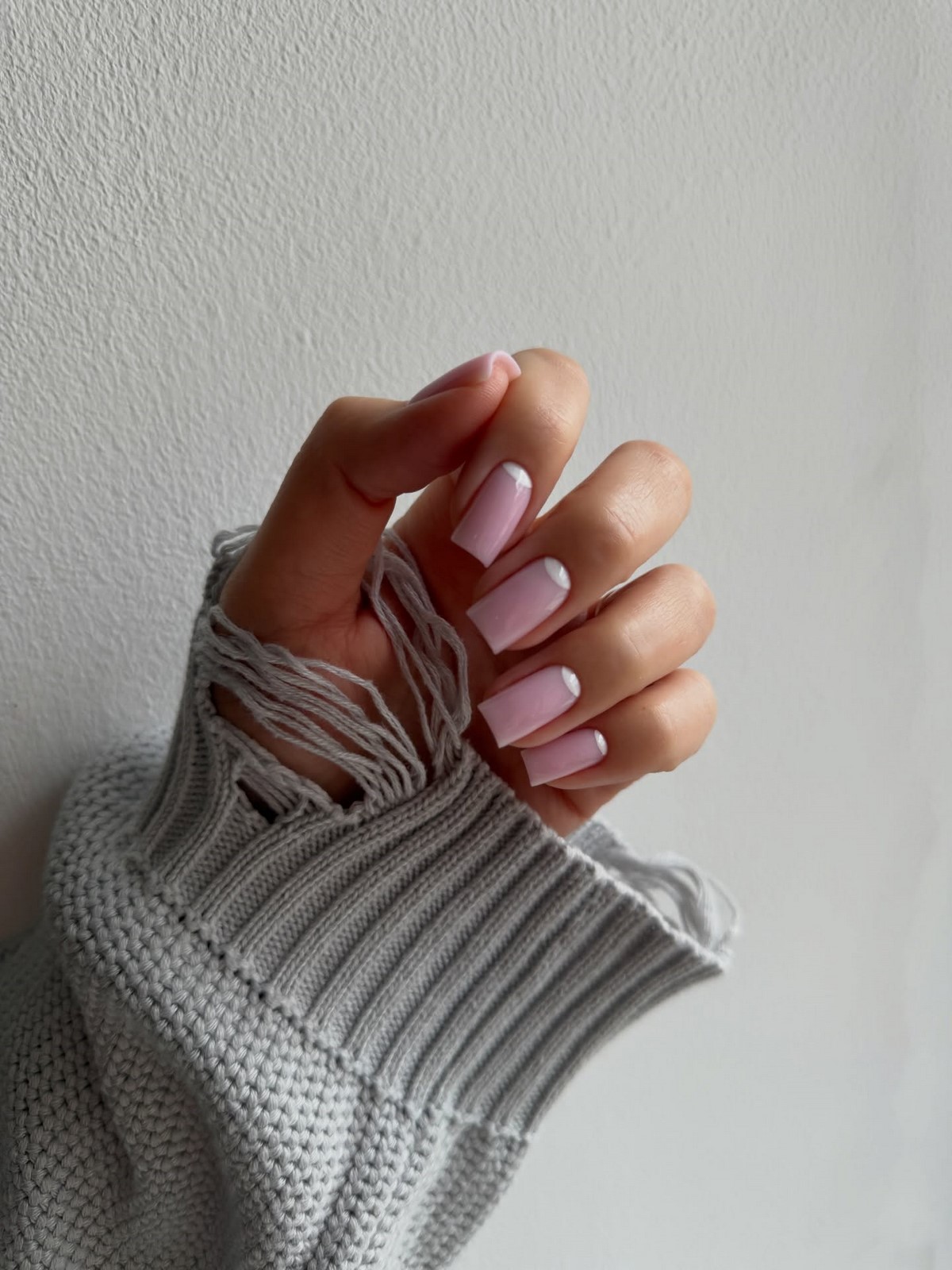 Маникюр в нежных тонах: оттенки, которые освежают руки