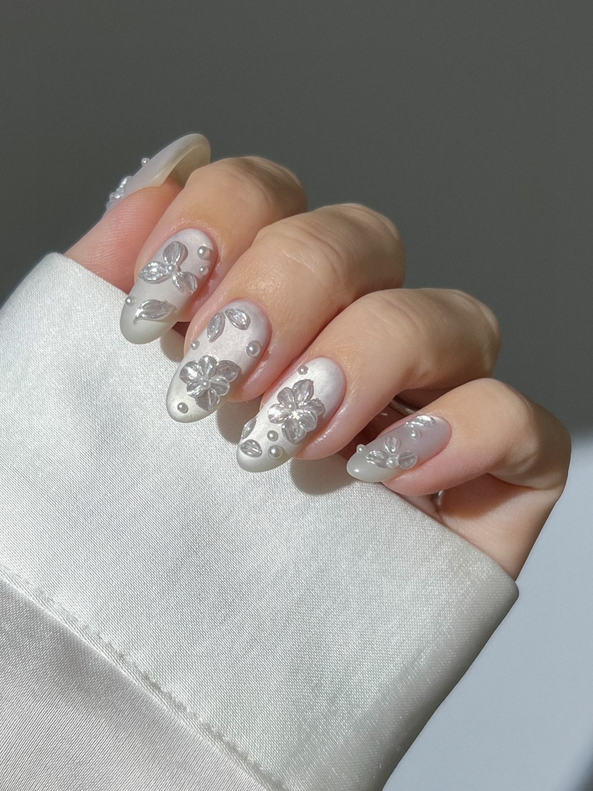 Кошачий глаз на ногтях: 5 оттенков, которые в тренде