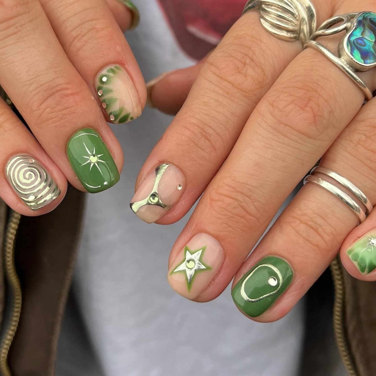 Маникюр на короткие ногти: новые формы апреля, которые меняют все