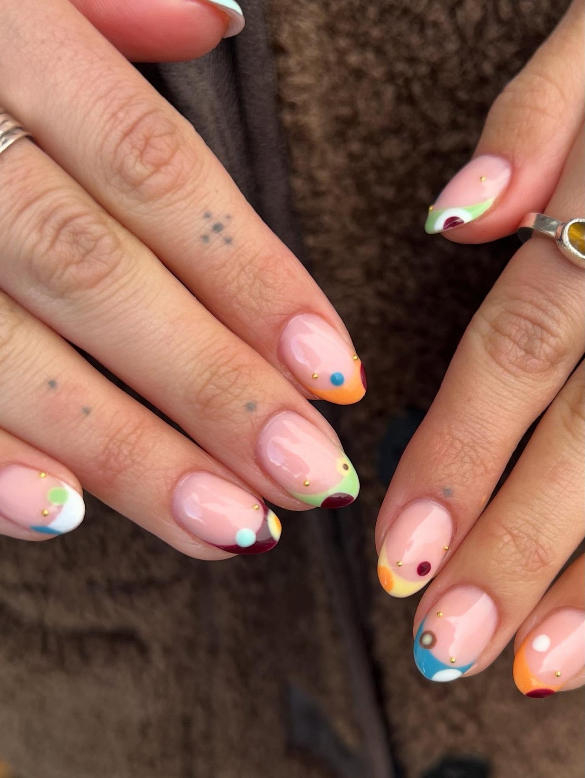 Весенний френч на апрель 2026: свежие формы вместо классики