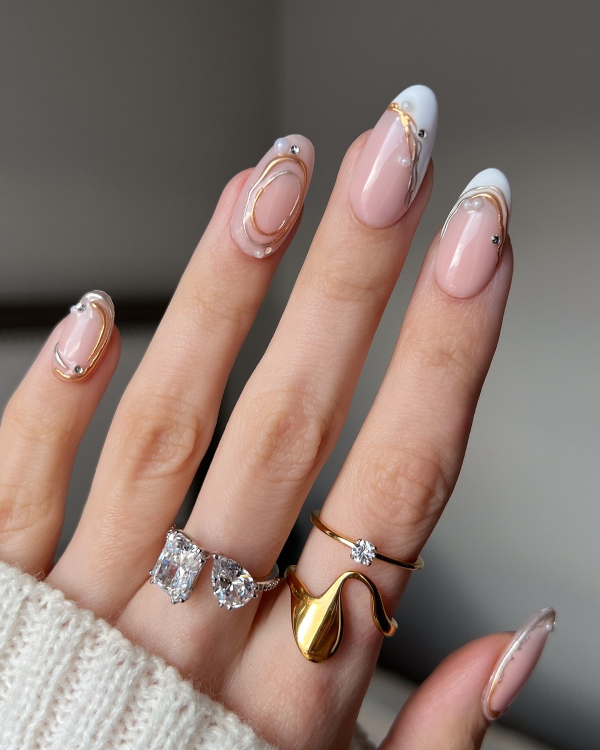 Маникюр апрель 2026: 7 оттенков, которые диктуют стиль