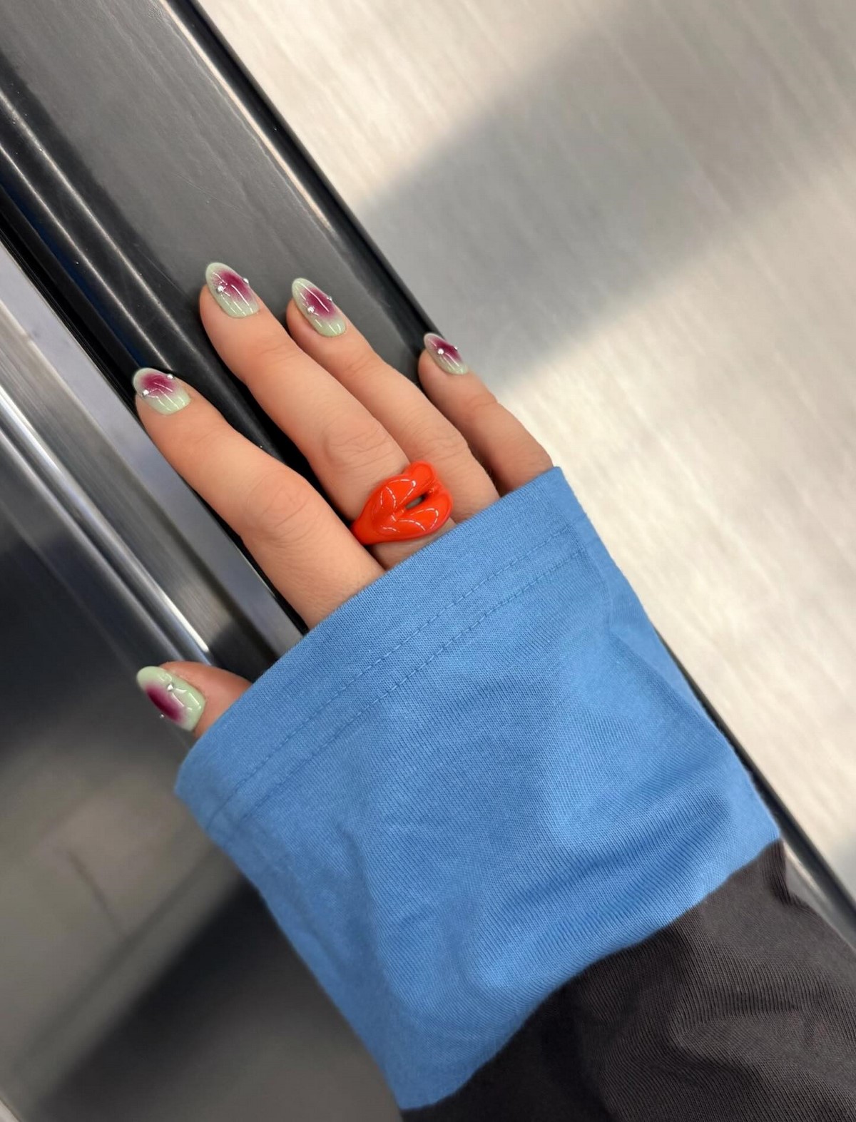 Маникюр на май 2026: оттенки, которые уже меняют тренды