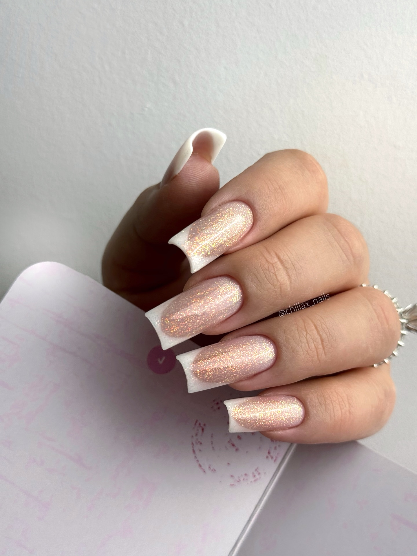 Бежевый маникюр весной 2026: тихая сенсация сезона