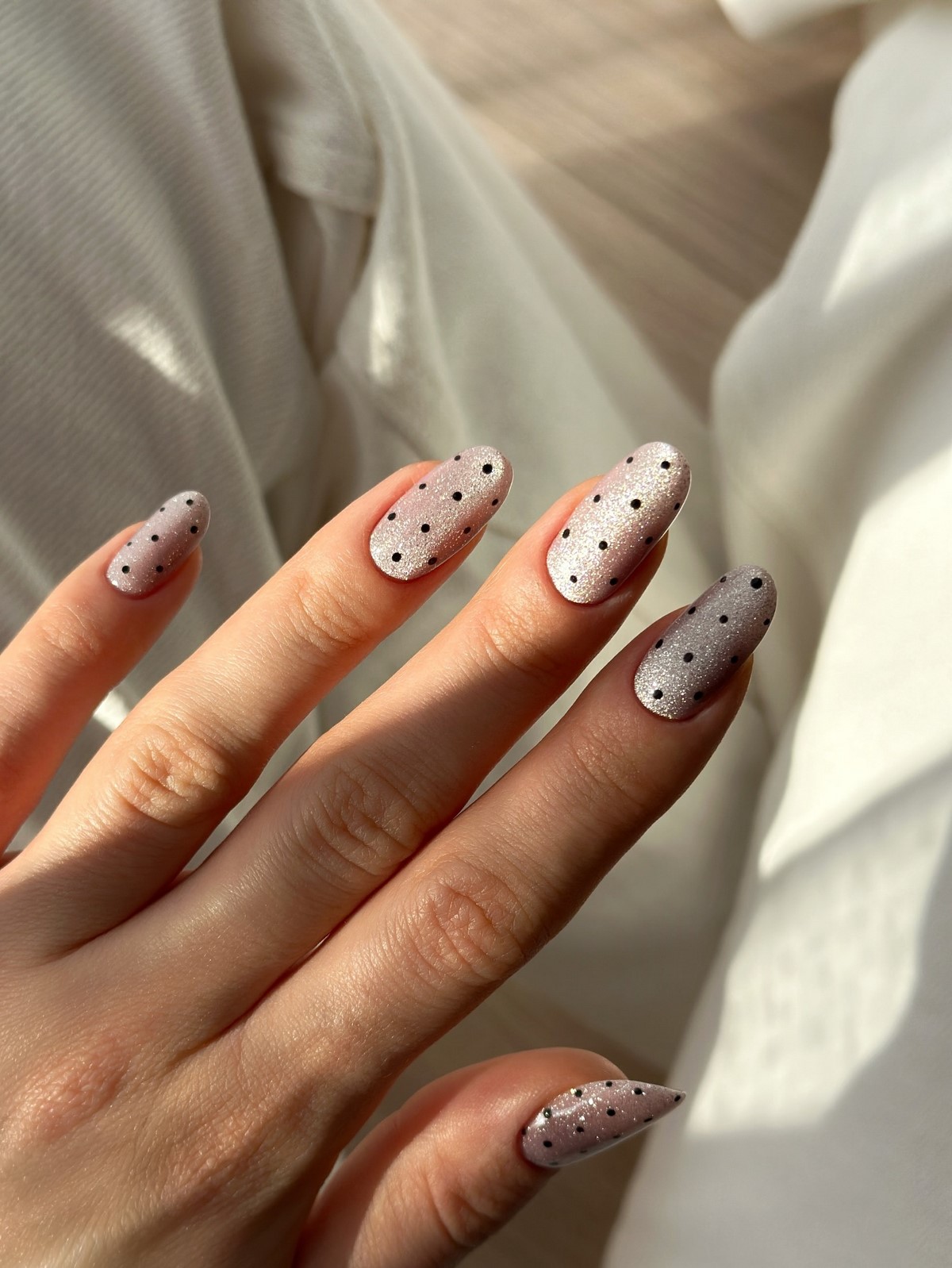 Кошачий глаз на ногтях: 5 оттенков, которые в тренде