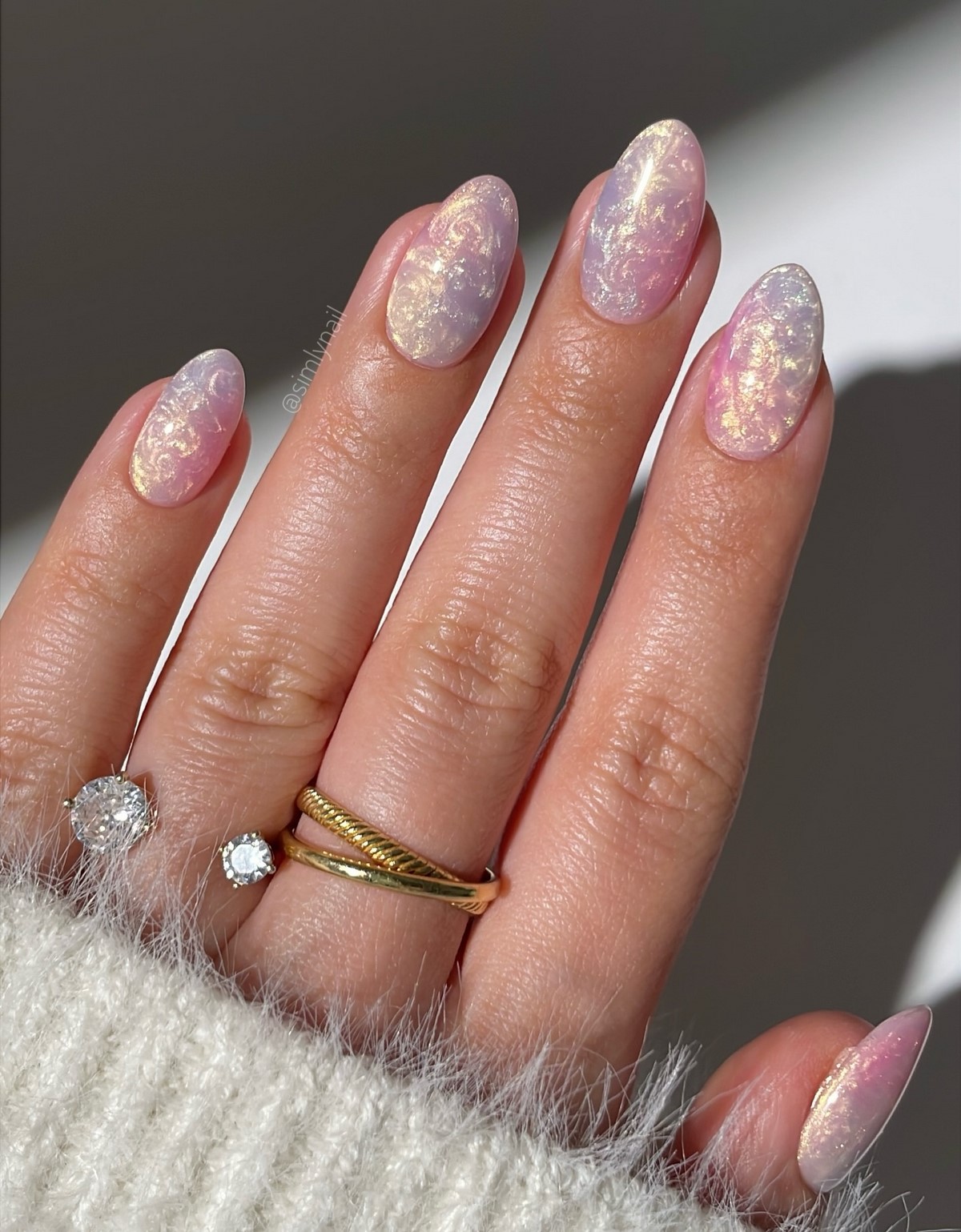 Ледяной маникюр: самый изысканный тренд этой весны