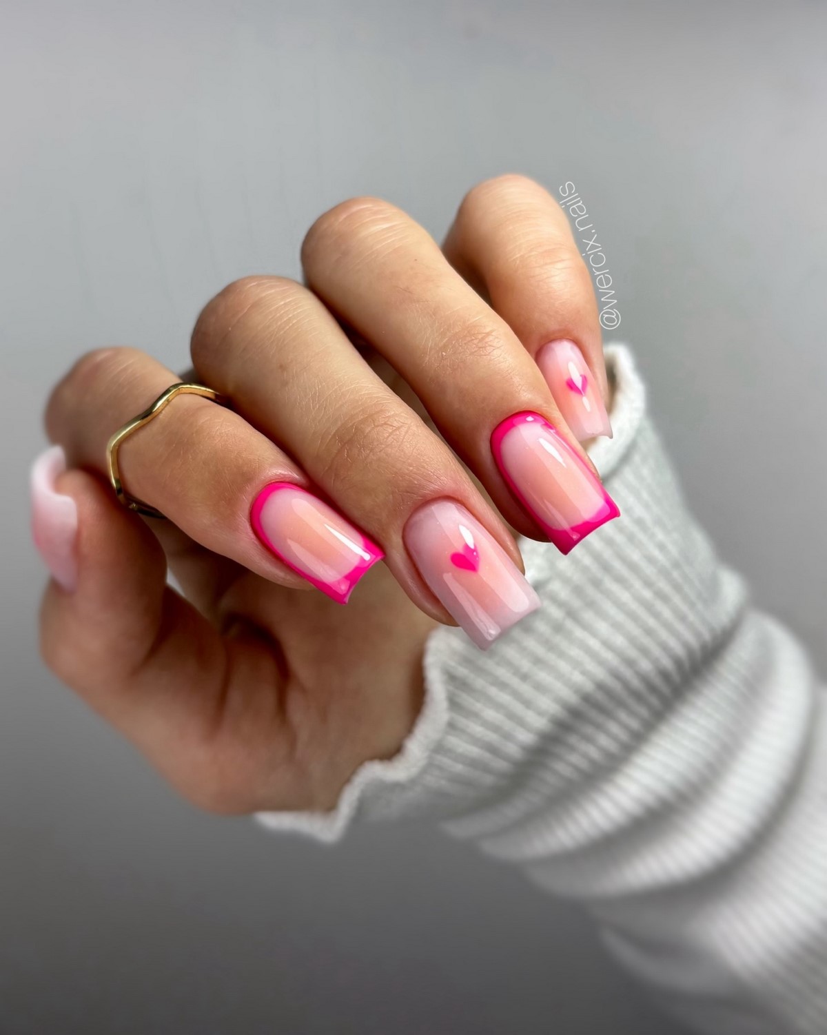 Маникюр с маленьким сердцем: нежный акцент, который заметили все