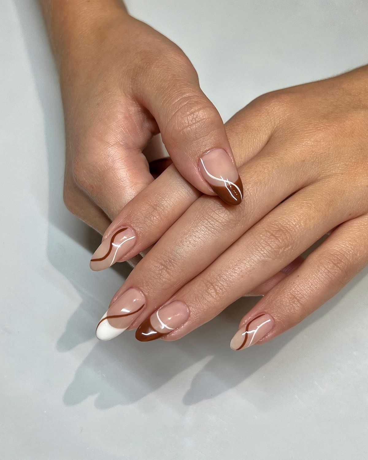 Маникюр с тонкой линией: минималистичный тренд весны 2026