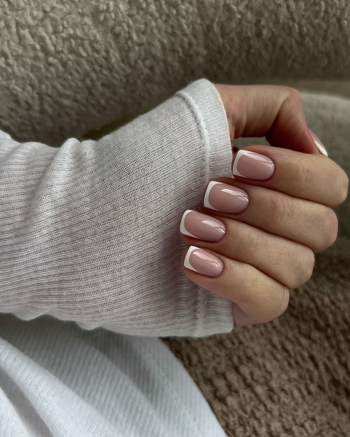 Нежный френч на короткие ногти: минимализм, который выглядит дорого