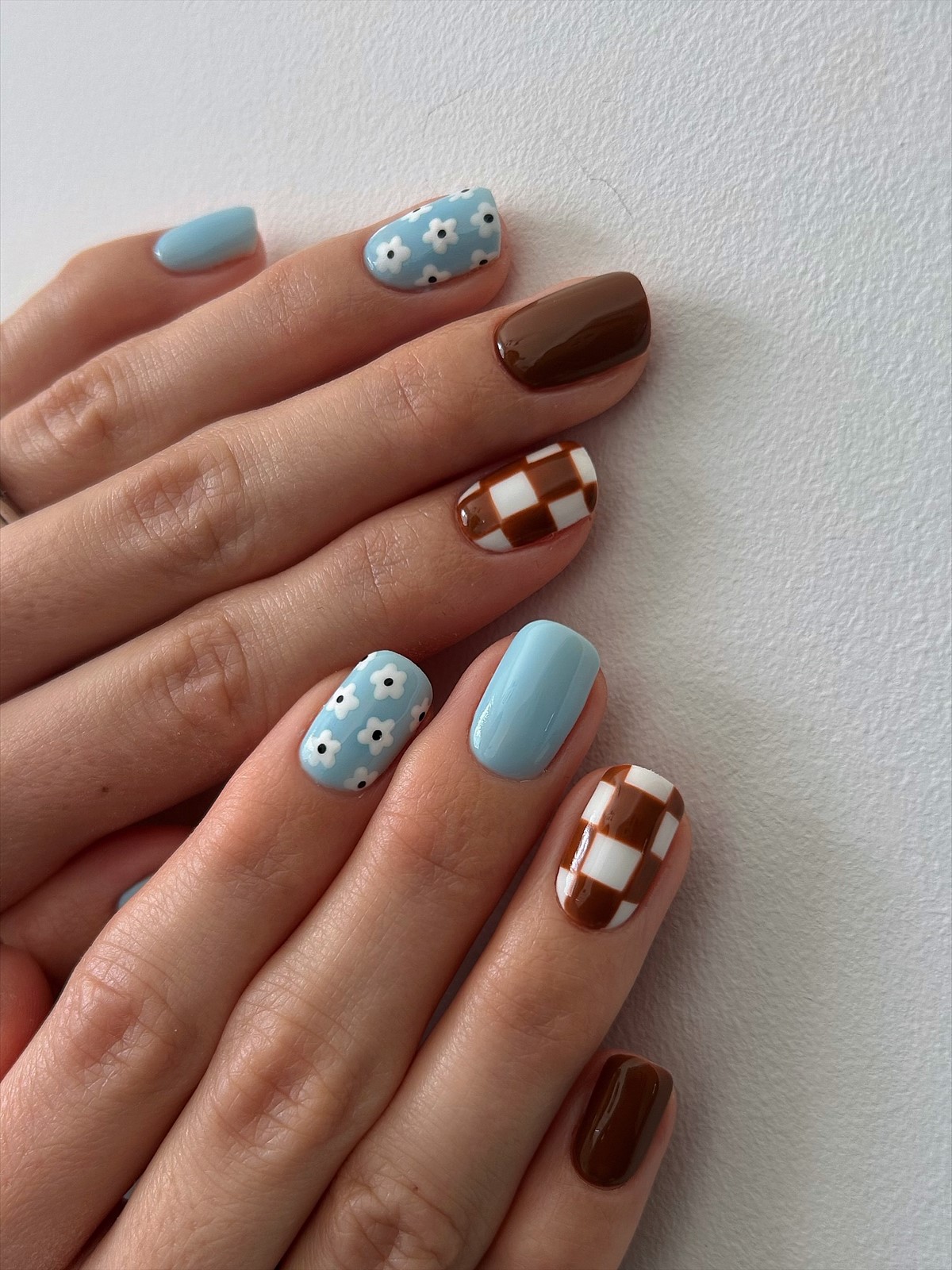 Маникюр апрель 2026: 7 оттенков, которые диктуют стиль