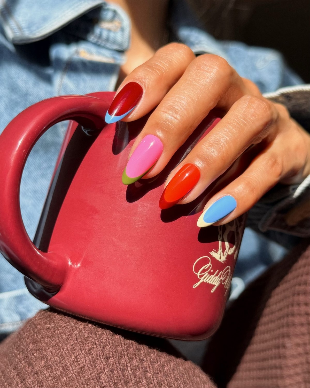 Маникюр на май 2026: оттенки, которые уже меняют тренды