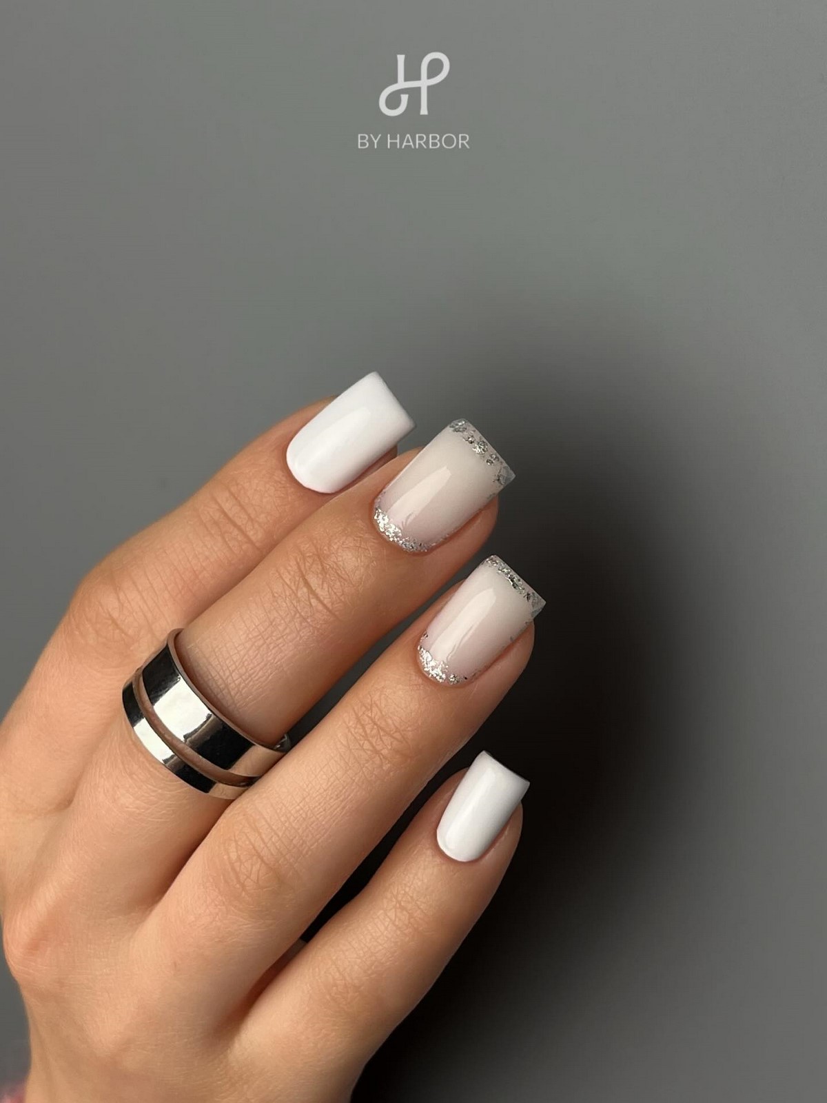 Молочный маникюр апреля 2026: новый стандарт вместо нюда