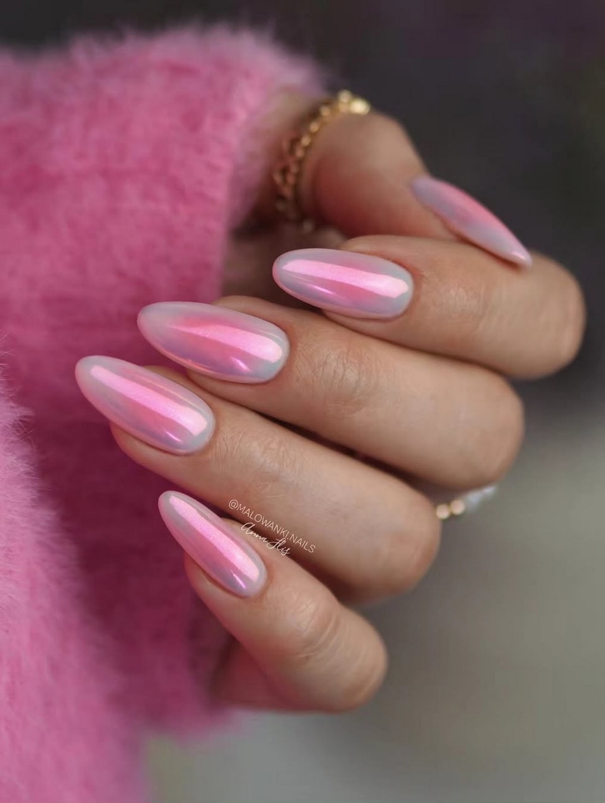 Маникюр апрель 2026: 7 оттенков, которые диктуют стиль