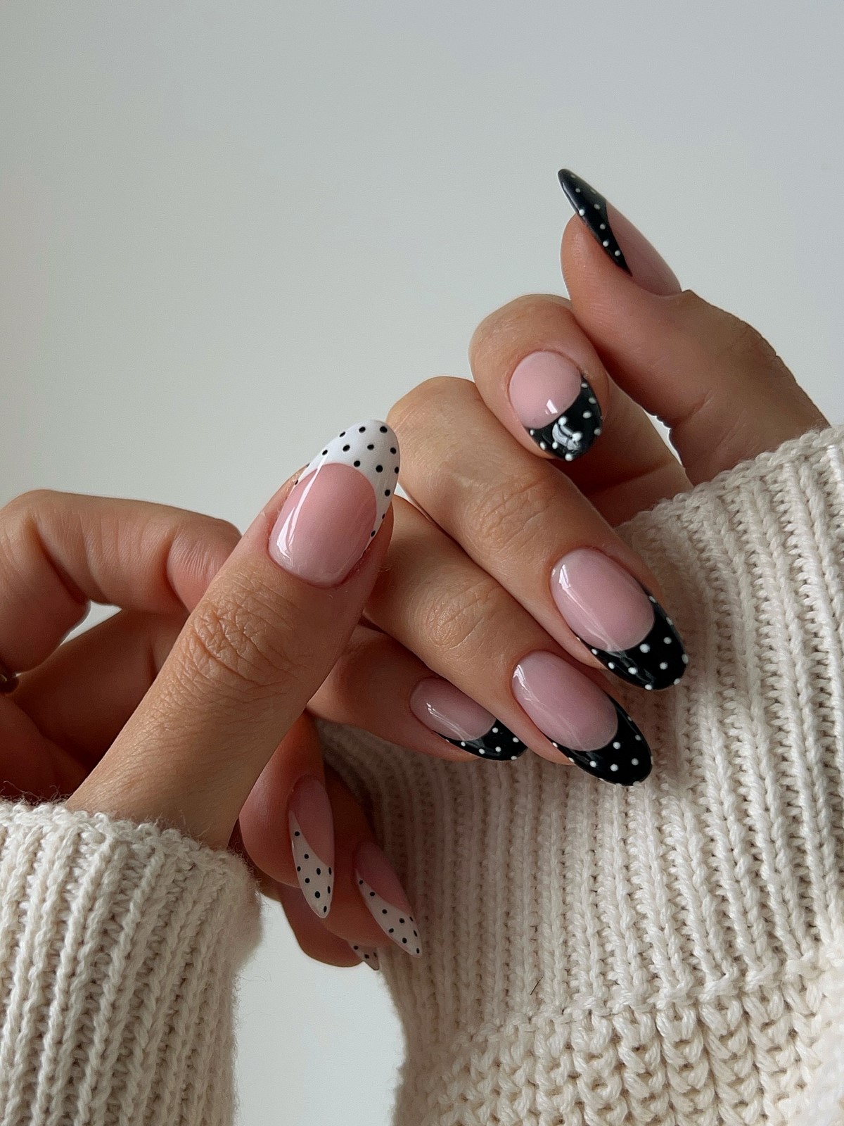 Почему полупрозрачный маникюр весной выглядит дороже