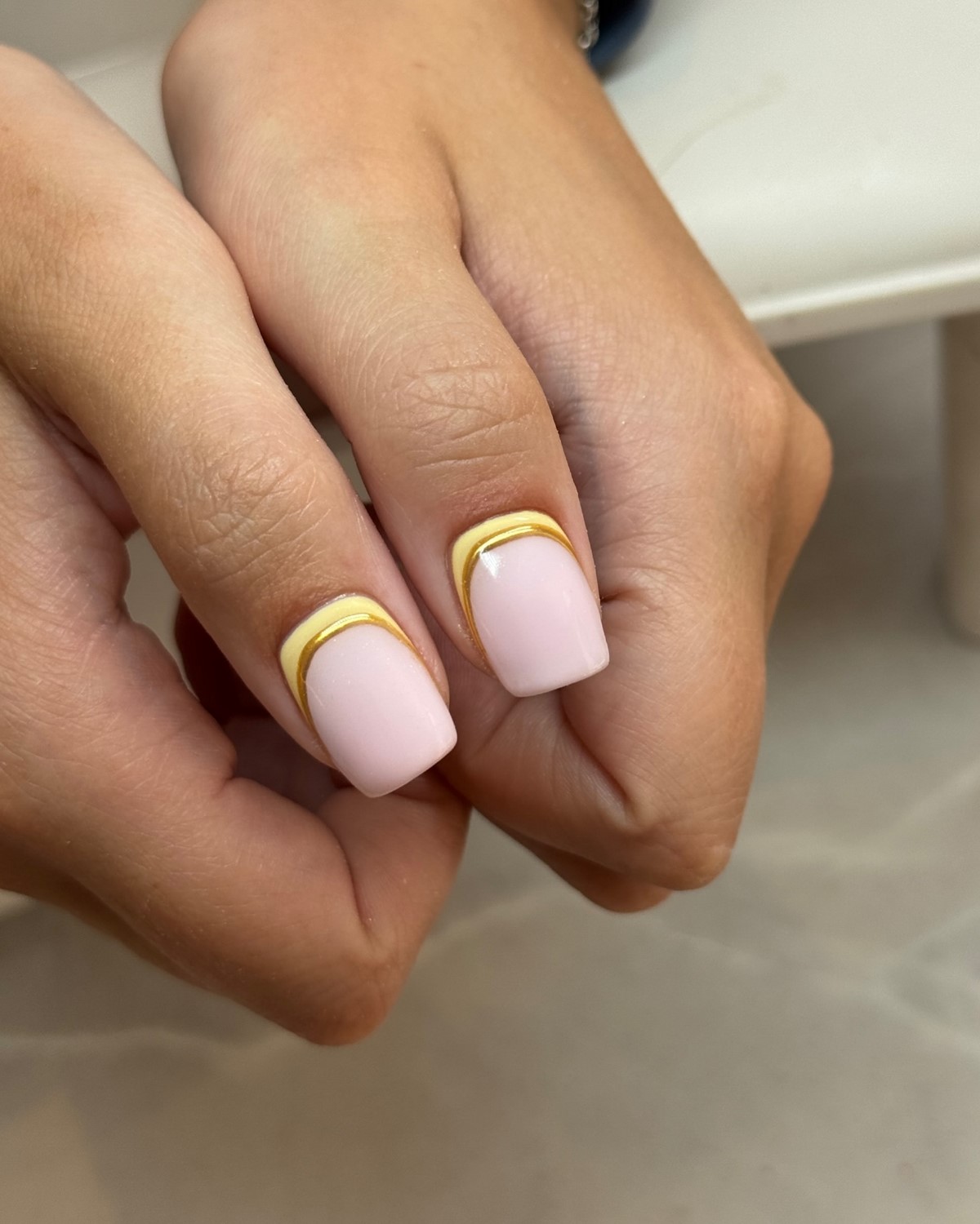 Маникюр с тонкой линией: минималистичный тренд весны 2026