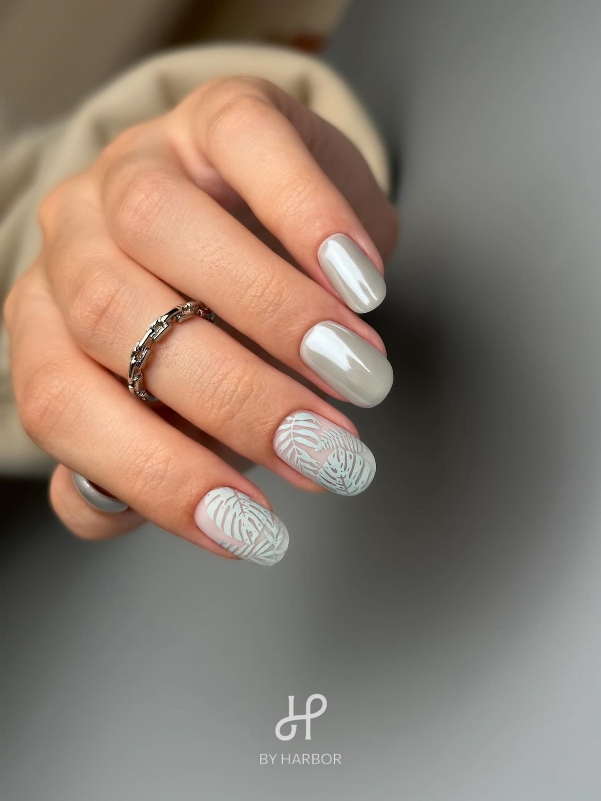 Маникюр в нежных тонах: оттенки, которые освежают руки