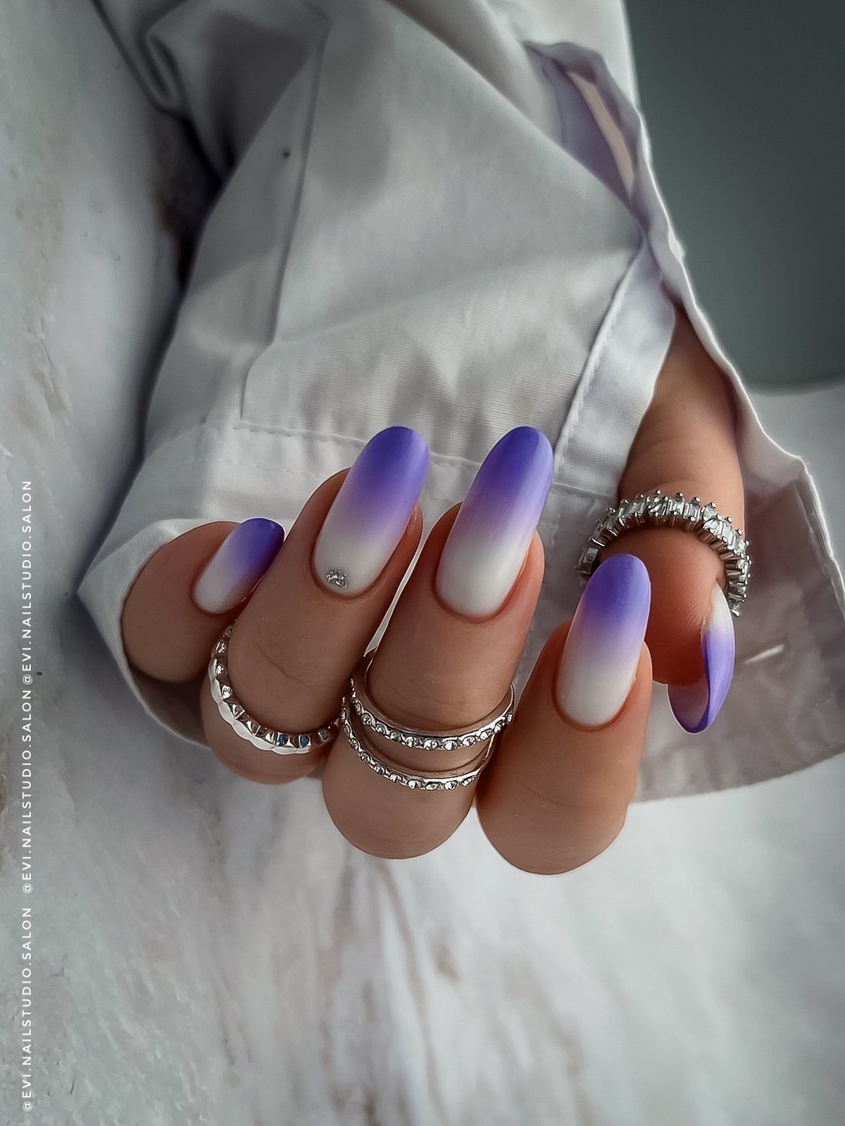 Почему лавандовый маникюр весной выглядит нежнее розового