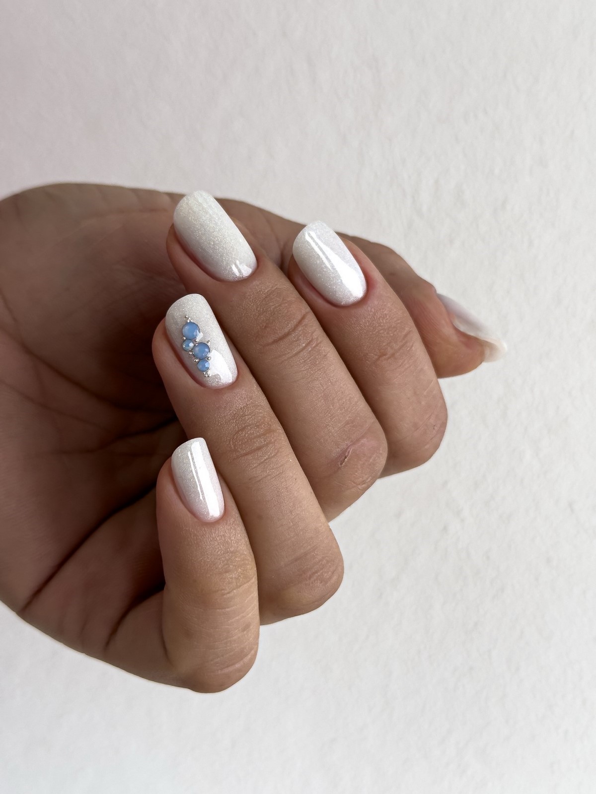 Маникюр на короткие ногти: новые формы апреля, которые меняют все