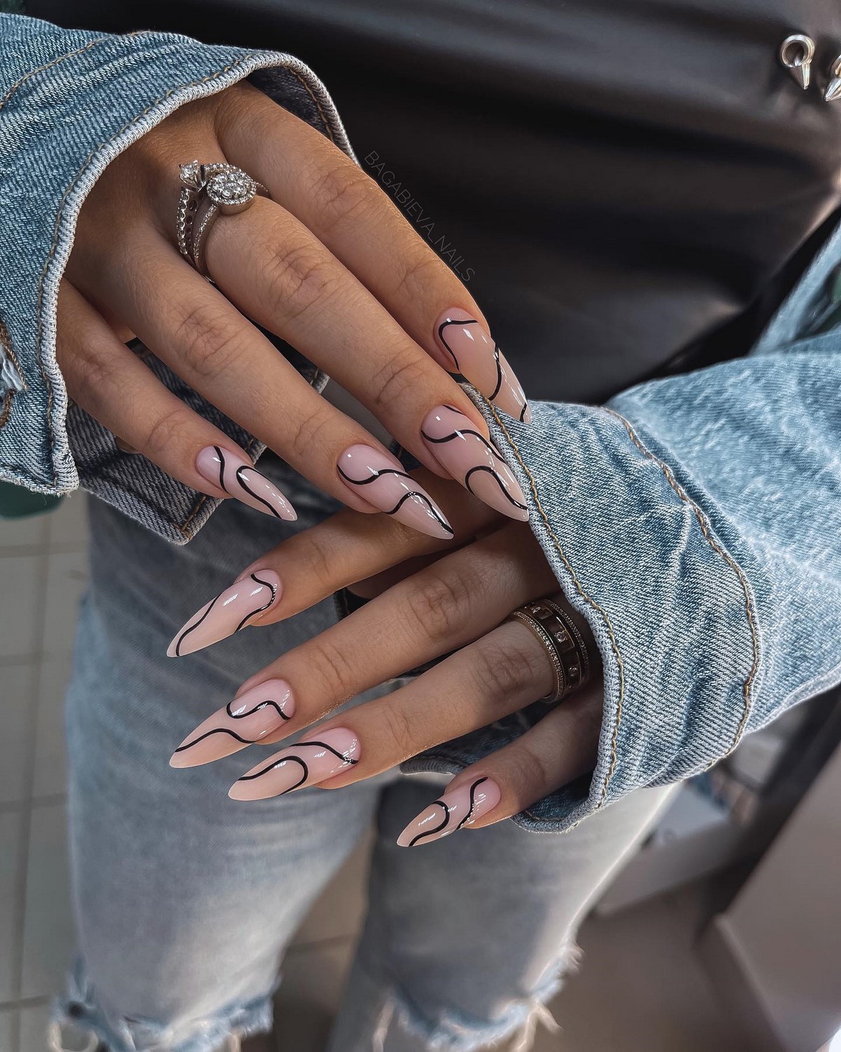 Маникюр с тонкой линией: минималистичный тренд весны 2026