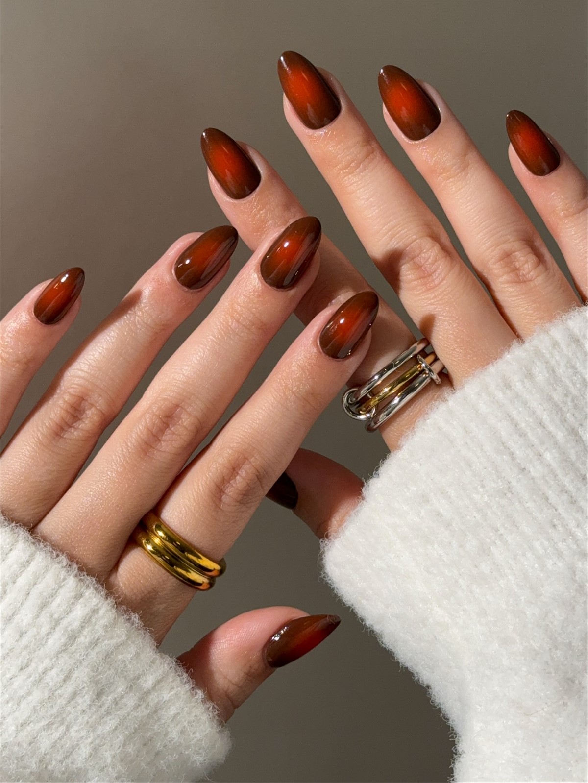 Аура-маникюр 2026 — весенний эффект свечения, который заменяет однотон