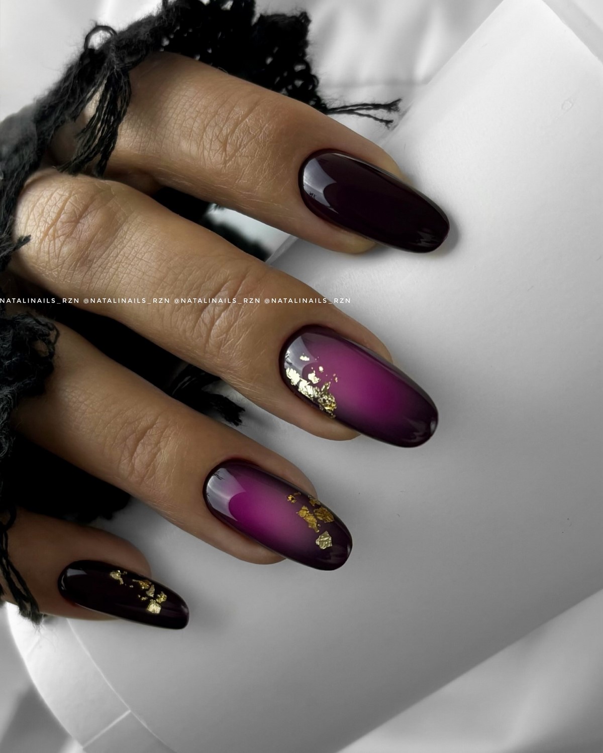 Аура-маникюр 2026 — весенний эффект свечения, который заменяет однотон