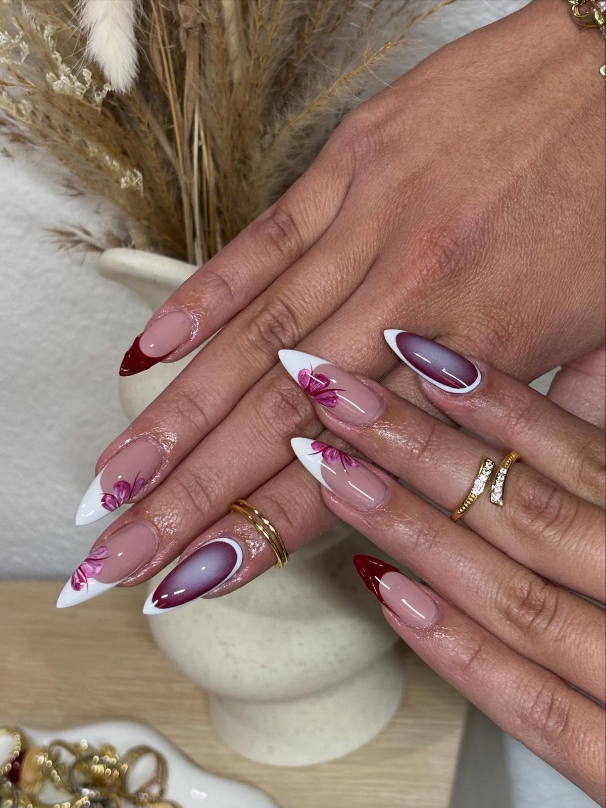 Аура-маникюр 2026 — весенний эффект свечения, который заменяет однотон