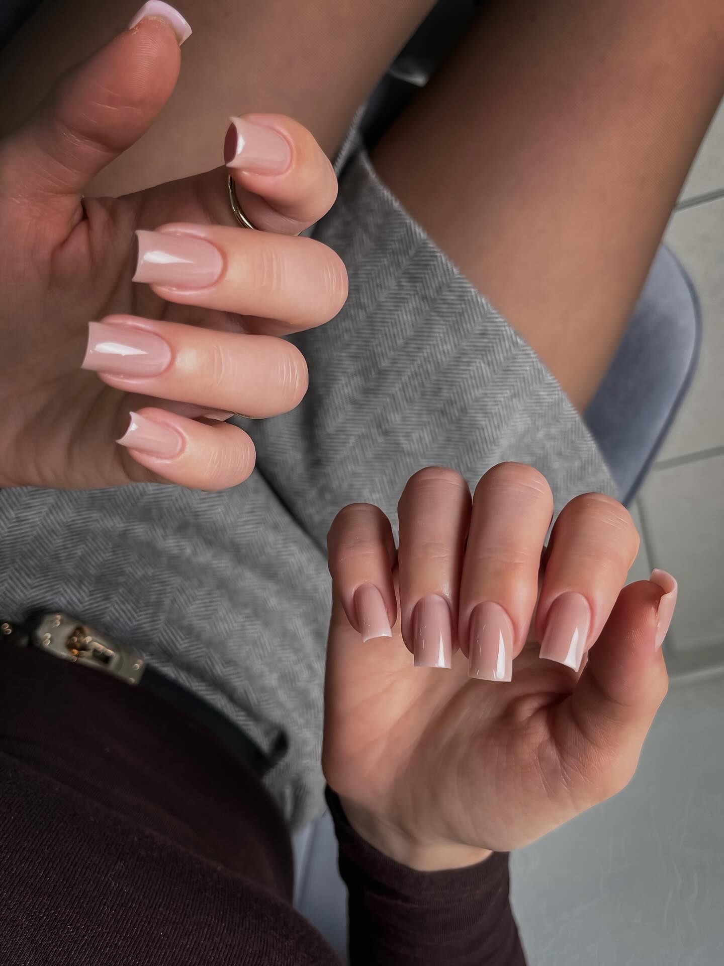 Бежевый маникюр весной 2026: тихая сенсация сезона