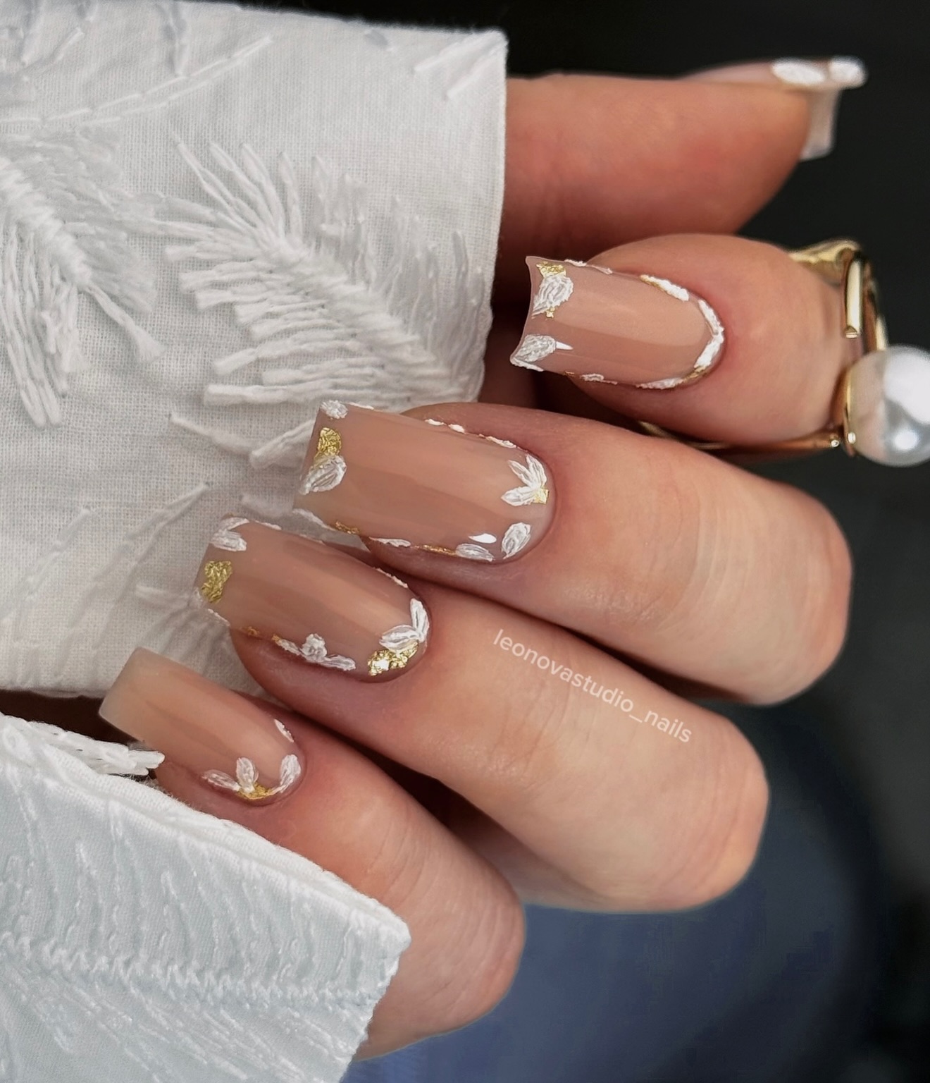 Бежевый маникюр весной 2026: тихая сенсация сезона